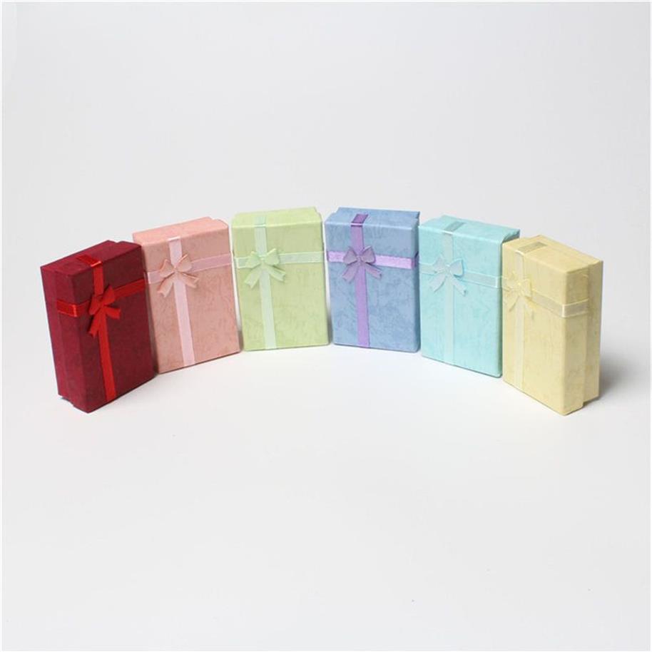 24 -stks 5cmx8cm display doos kartonnen ketting oorbellen ringdoos verpakking cadeau -doos met spons satijn lint209t