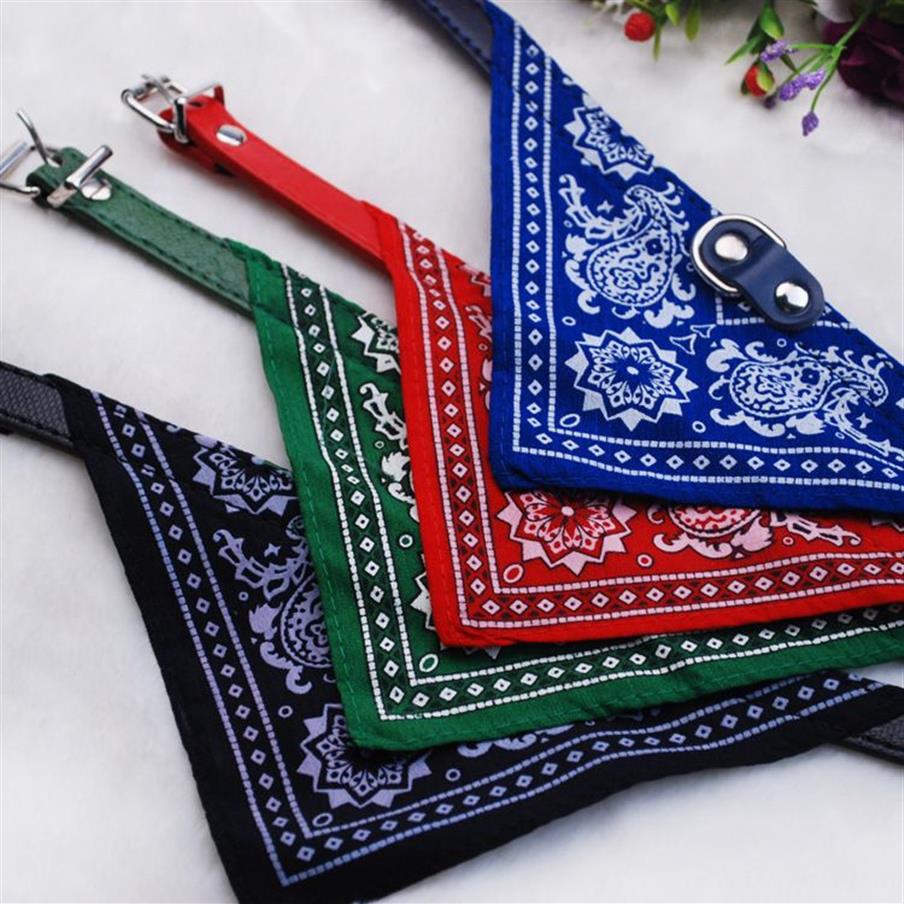 2015 Nouveau Entier De Mode Chien Bandana Triangle Écharpe Colliers Pet Chat Chiot Colliers De Mode Chien Colliers Pet Supplies2434