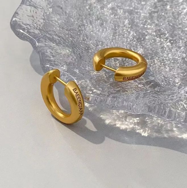 Tasarımcı Küpe 925 STERLING Gümüş Hoop Saplama 24K Buzlu Fırçalı Altın Renk Kutu Punk Kişiselleştirilmiş Çember Kişiselleştirilmiş Küpe Küpe Kadınlar Erkekler Partisi Düğün Mücevherleri