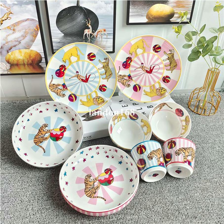 Ceramic Table Suit Suit Cartoon Animals Style Plate Cups and Saucers Rice Bowl for Children använder matställen Circus Tableware316e