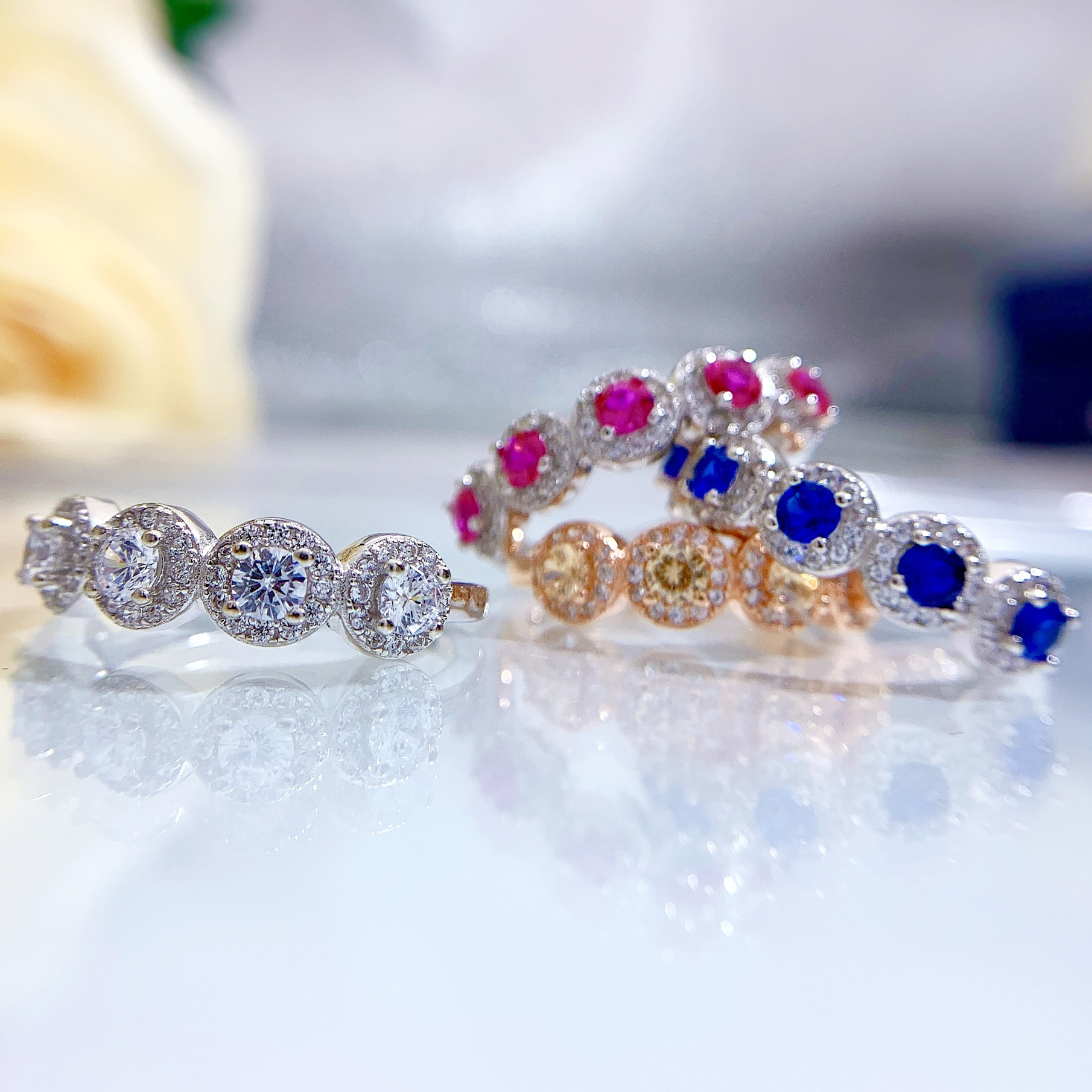 Choucong ręcznie robione obrączki luksusowe biżuteria prosta 100% 925 STREBLING SREBRNY COUND CUT SAPPHIRE White Moissanite Diamond Kliszki Kobiety Zespół Pierścień Pierścień