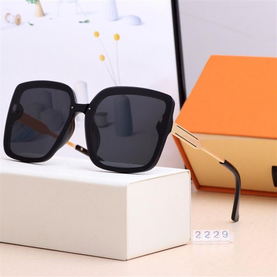 Gafas de sol populares Mujeres lujosas A 2229 Sumro Summer Estilo completo Protección UV de calidad UV Color mixto Ven con Box313m