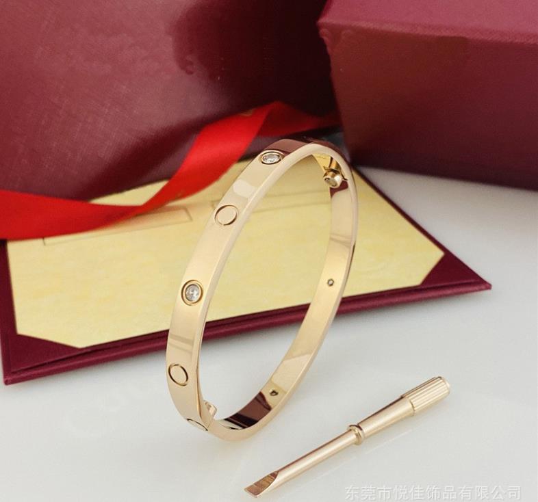 Nuovo design color oro zircone e croce con dado braccialetto unghie braccialetto in oro donna gioielli di marca con vite in acciaio inossidabile