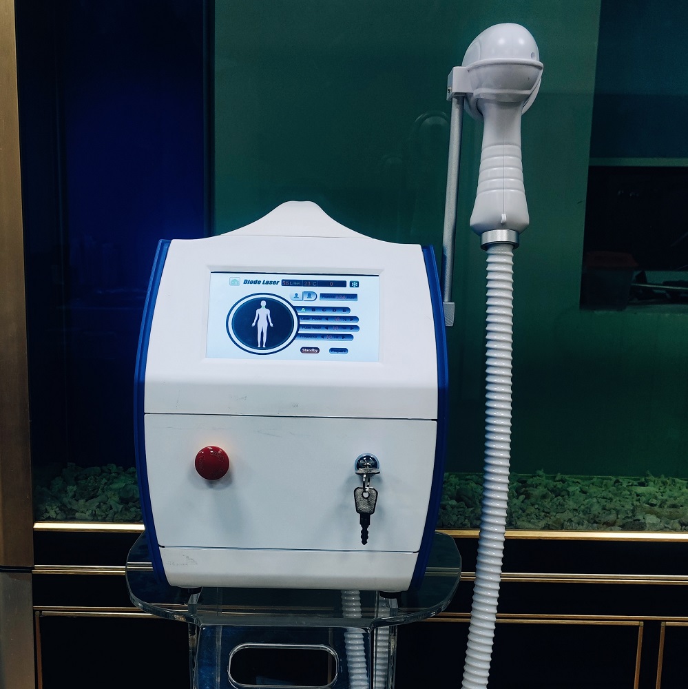 Tragbare 808 Diodenlaser Permanent Haarentfernungslaser -Depilationsmaschine