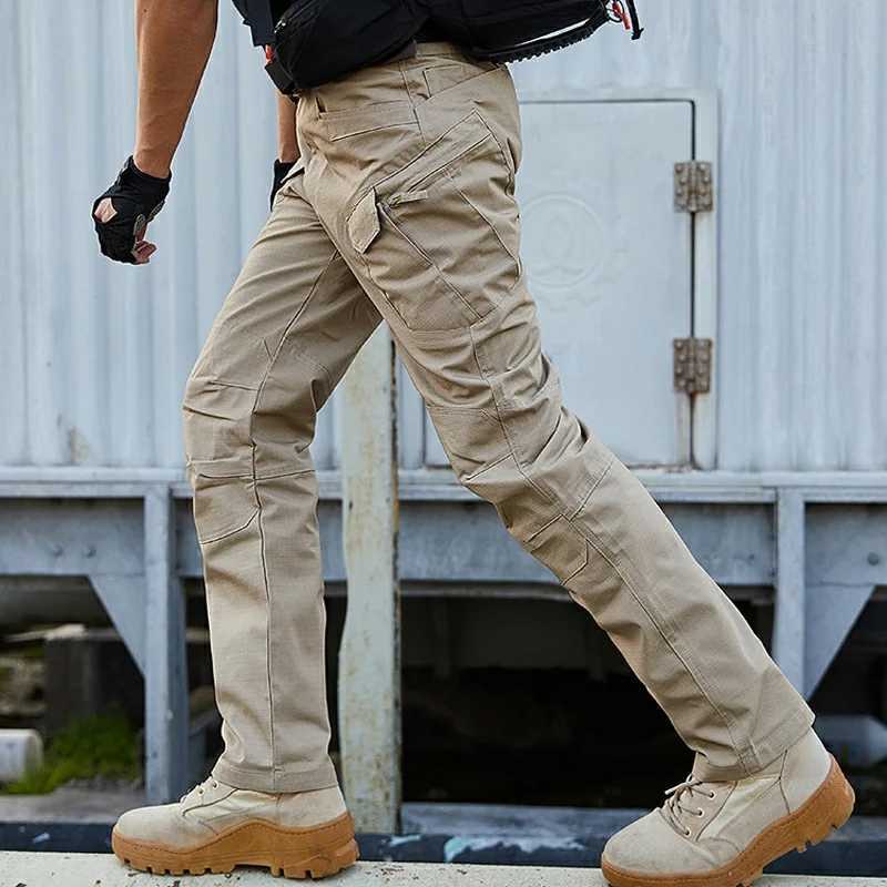 Jeans masculins Winter Homme Sauthoue chaude pantalon lâche épais pantalon de coton Camouflage de la camping tactique pêche de randonnée Jogger Pantalon de cargaison J231222