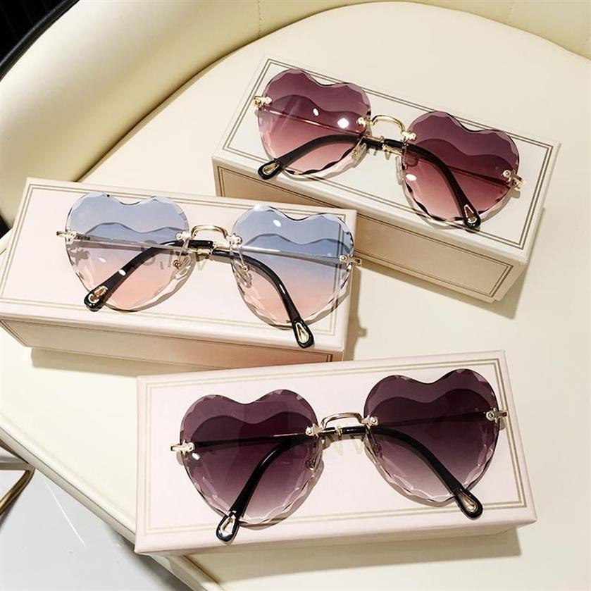 Lunettes de soleil Love Heart en forme de femmes Brand Design 2022 Rimless Cat Eye Frame 90s Sun Vertures Clear Lens Shadient Shades Gift S335209J