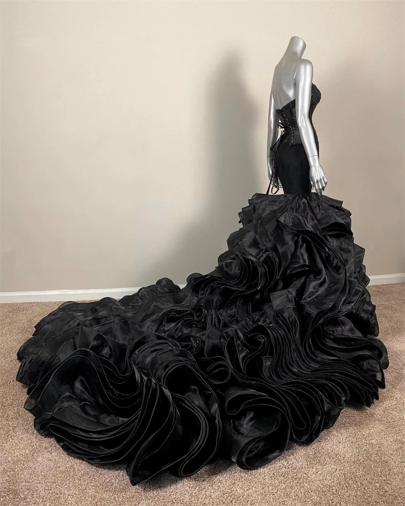 SEXU Black Ruffle Train Plus Size Mermaid Suknie ślubne 2024 Głębokie Place szyi Sieknięcia BE BE MAIRRAGE SUKIENKI BRIDAL