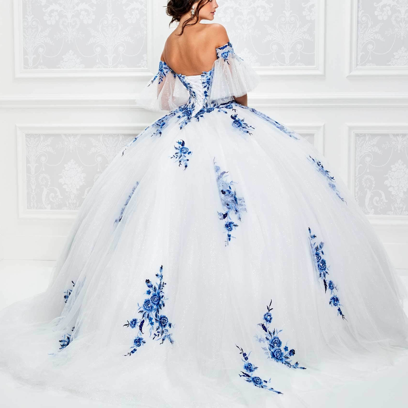 Strapless baljurk van gebloemd kant met afneembare wijd uitlopende mouwen Strapless Quinceanera-jurken Sweet 16-jurken Op maat gemaakte galajurk voor dames