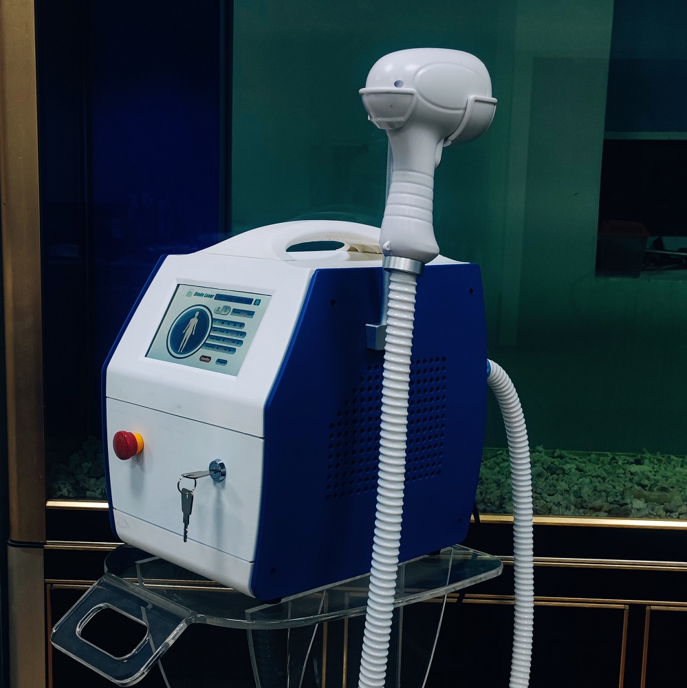 Tragbare 808 Diodenlaser Permanent Haarentfernungslaser -Depilationsmaschine