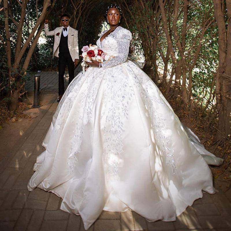 Abiti da sposa ASO EBI taglie forti le maniche lunghe della Principessa Abito da sposa in pizzo applicato in pizzo donne nere africane Spose splendide abiti da sposa raso a livello CDW167