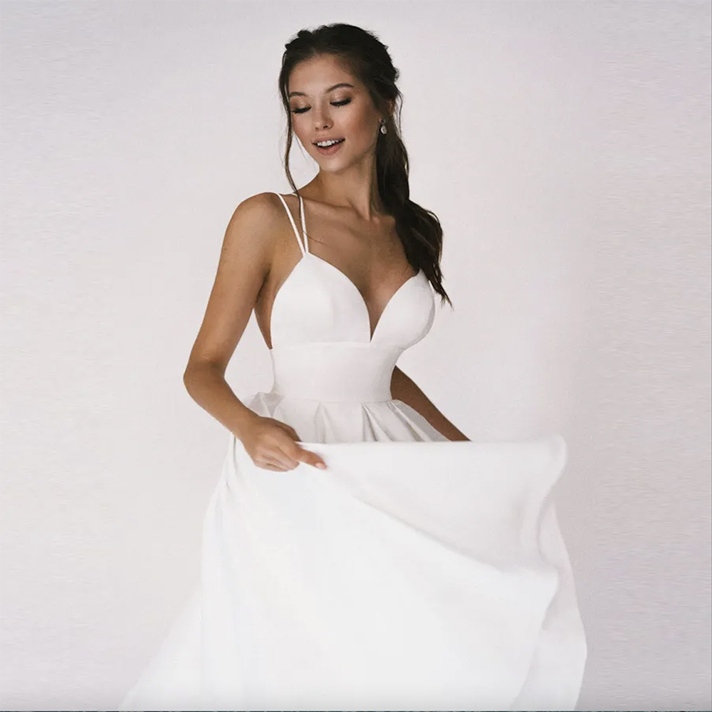 Sexy kurze Hochzeitskleid 2023 Dünne Träger Criss Cross einfache V -Hals Satin Brautkleider Eine Linie Vestidos de noiva Brautkleid