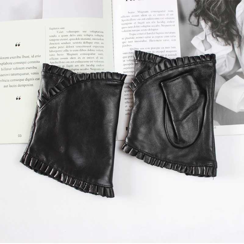 Fingerless Gloves New women's Sheepskin Half Finger Gloves Leather Fashion Lace Style Warm Velvet Cool Silk Black Riding Driving GlovesL231223