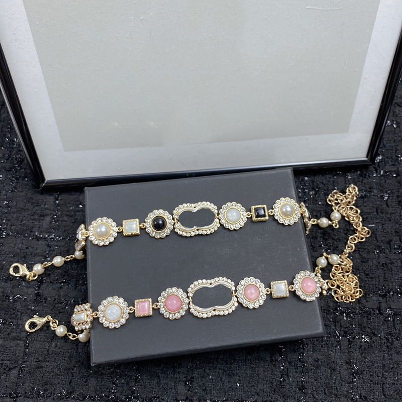 Woman Luxury Jewelry Designer requintado colar de latão French Brand clássico dupla letra incrustada shinestone rosa zircão girassol charme colaboração de colarinho irmã do presente