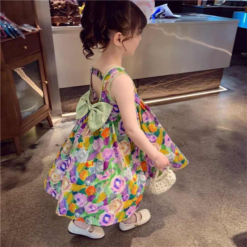 Kız elbiseleri mizah ayı çocukları giysi yağlı boya rüzgar elbisesi tatlı prenses etek çiçek sundress arka yay prensesi elbise 3-7yl231222 için kız elbise