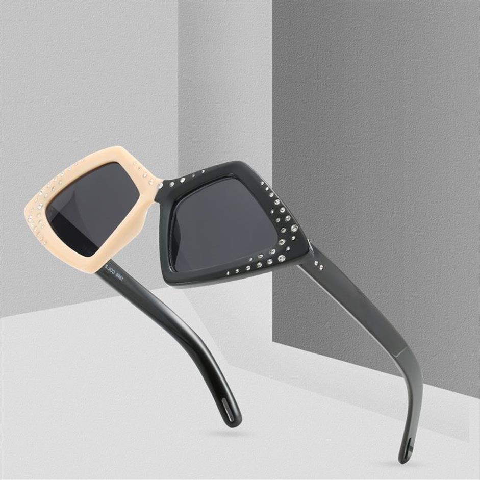 Yeni Varış Marka Tasarımcısı Polygonal Elmas Güneş Gözlüğü Kadın HD Moda Marka Çift Renk Çerçeve Güneş Gözlüğü Gradyan Gözlük UV40295W