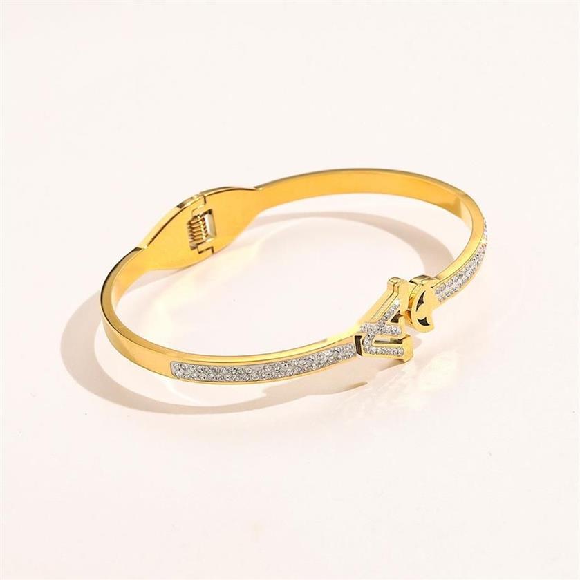 Bracelets de marque designer Femmes Brangle Luxury Designer Letter Bracelet Crystal 18K Gold plaqué en acier inoxydable Amoureux du mariage GIF2044
