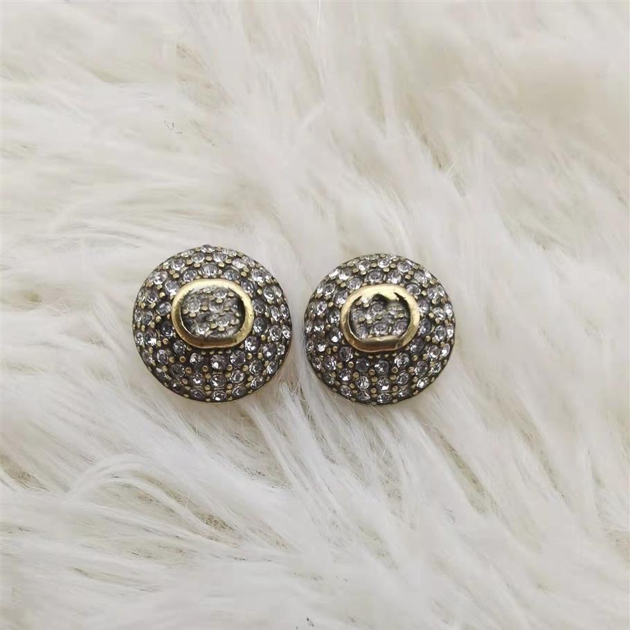 Nya Fashion Diamond Stud Earrings Ladies Personlighet Märkesdesigner Earring för kvinnor Party Lovers Gift Engagement Jewelry323W