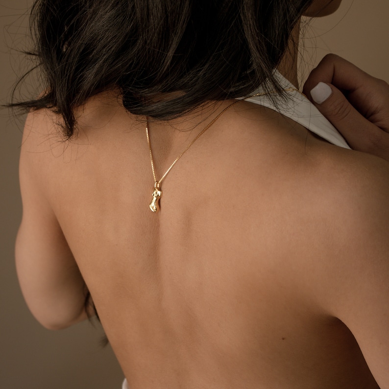 Body Pendant Necklace av Caitlynminimalist Silhouette Halsband Kvinnor Empowerment smycken bästa vän gåva