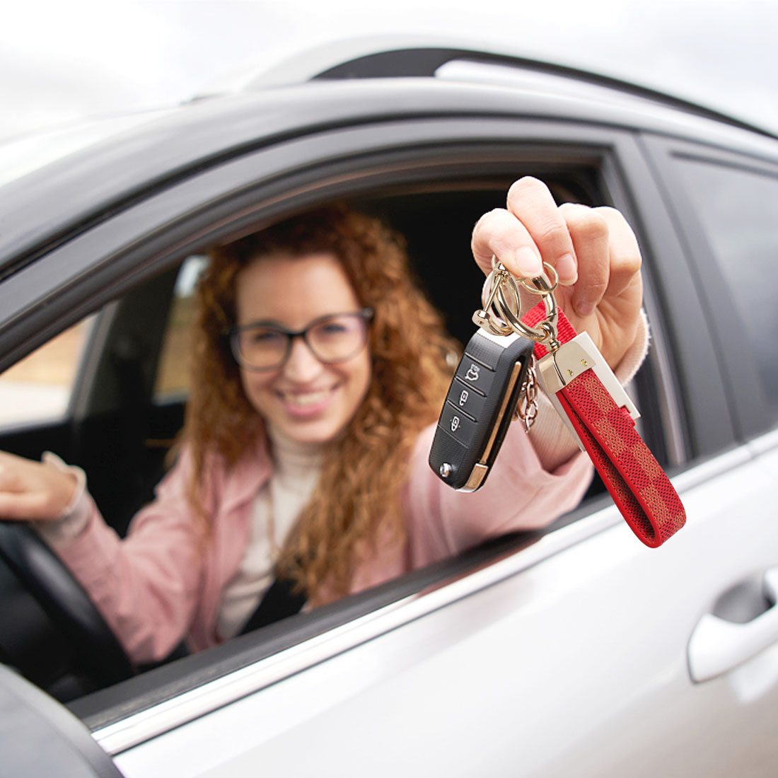 Lederauto Schlüsselbund, Red Universal Car Schlüsselbundhalter mit 2 Schlüsselring und Anti-Lost-D-Ring für Männer Frauen Bag Anhänger Accessoires