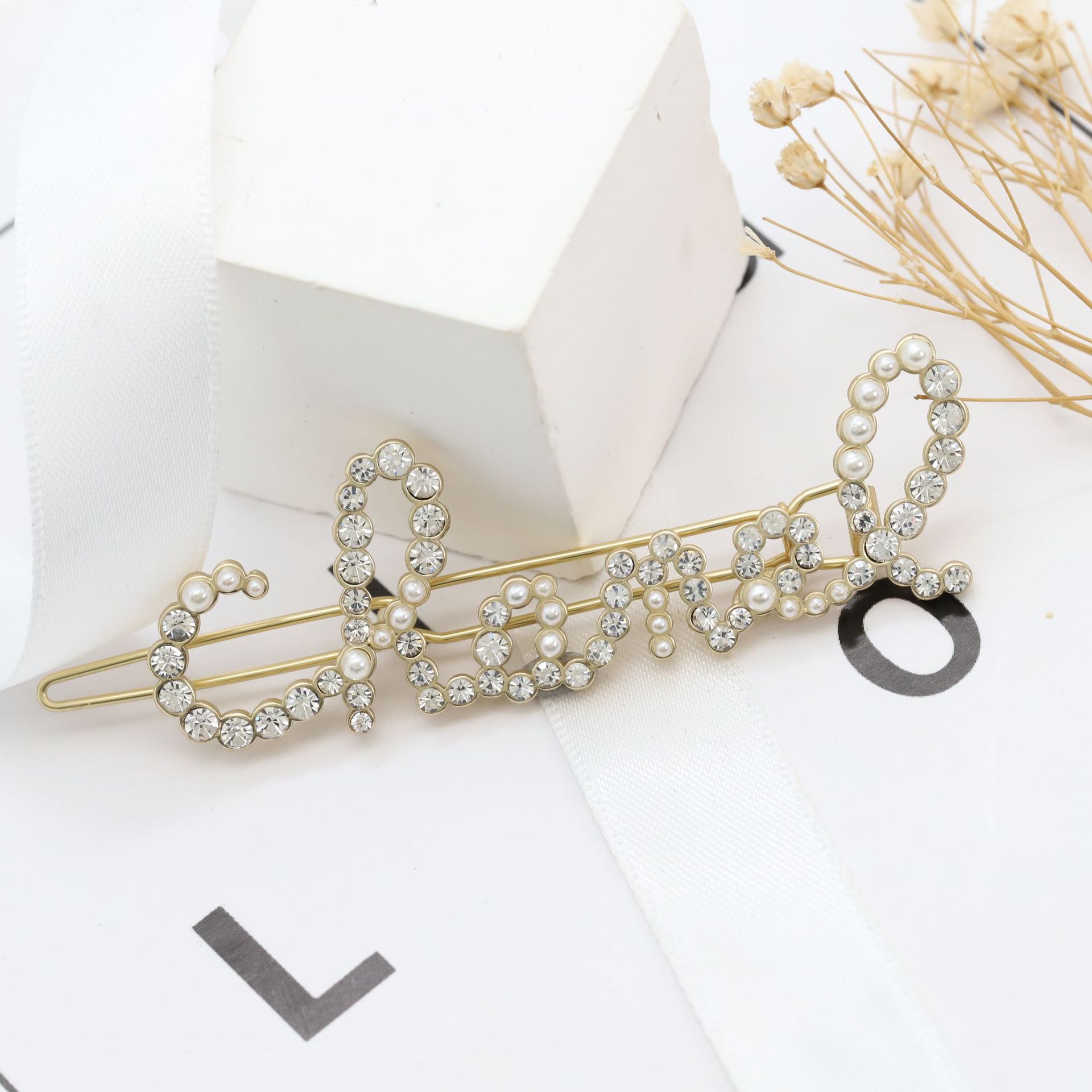 Haarclips Barrettes Letter Hair Card, Simple and Fashionable Temperament, Titanium Necklace, European and American Style, Personalized Hair Card