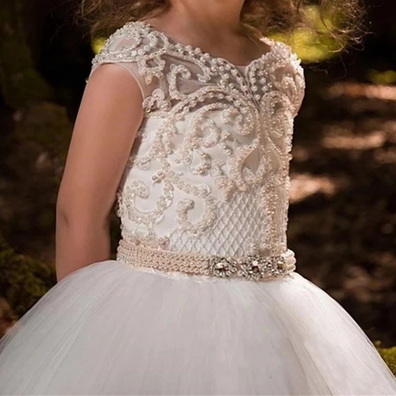 Gorgeous Pearls Beading Flower Girls Dresses Lace O-neck Cap Sleeves Princess Ball Gown Kids First Communion Dress Floor Length Toddler Formal Event Wear CL3118