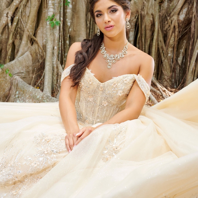 2024 Beige Quinceanera Dresses Masquerade Puffy Ball Gown PROMドレス