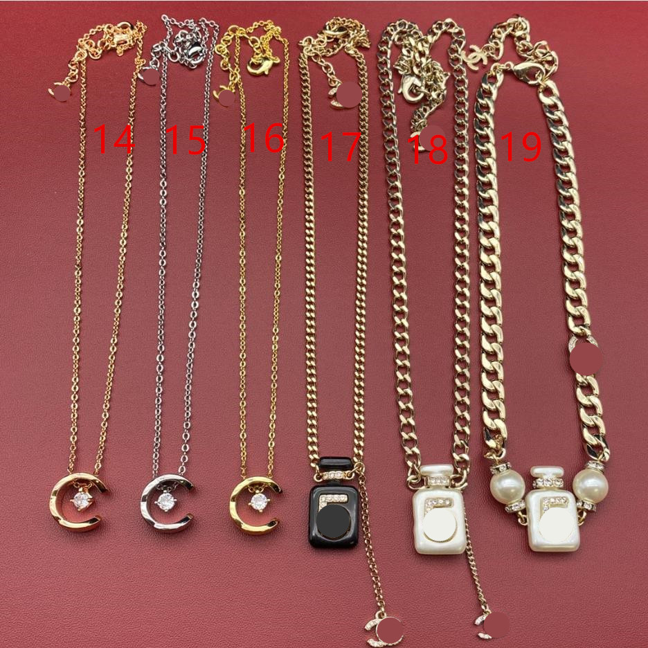 Hänghalsband lyxiga smycken, fashionabla och trendiga diamantinlagda bokstavshalsband med flera alternativ att välja mellan