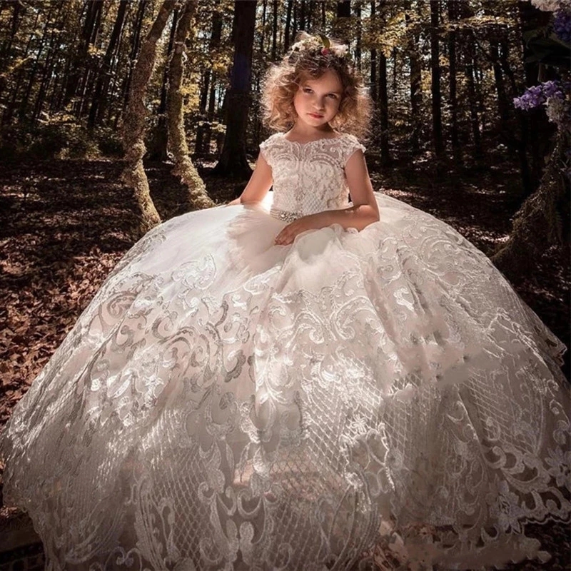 Gorgeous Pearls Beading Flower Girls Dresses Lace O-neck Cap Sleeves Princess Ball Gown Kids First Communion Dress Floor Length Toddler Formal Event Wear CL3118