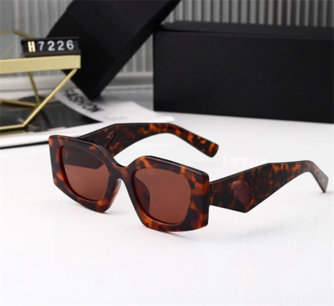 New Fashion Designer glasses Top Look Luxury Trendy Rectangle Sunglasses for Women Men Vintage Square Shades Thick Frame Nude Sunnies Unisex Sunglasses with Box UY