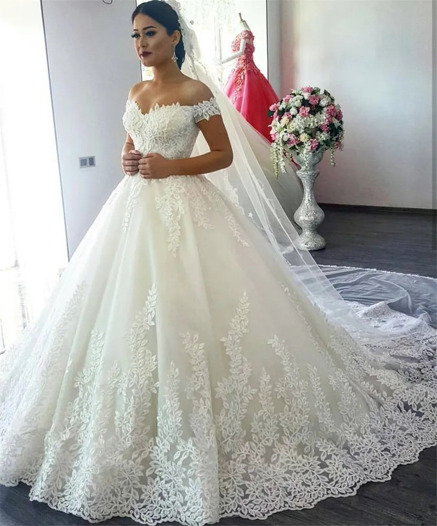 Fuera del hombro con mangas vestidos de vestidos de pelota de boda sexy elegantes encaje de encaje Apliques vestidos de novia hechos a medida