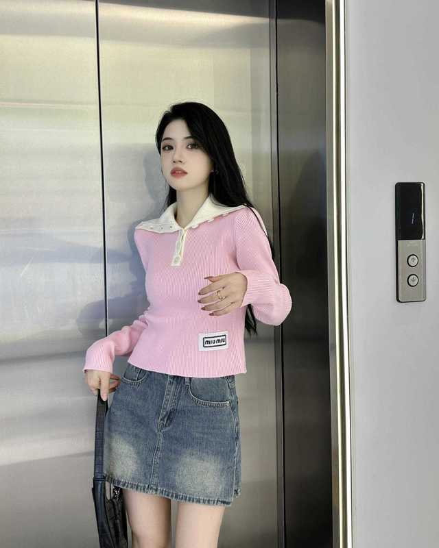 Women's Sweaters designer luxury MM Spring/Summer New Polo Collar Button Contrast Pink Age Reducing Long sleeved Top Casual Fashion Versatile Knitwear