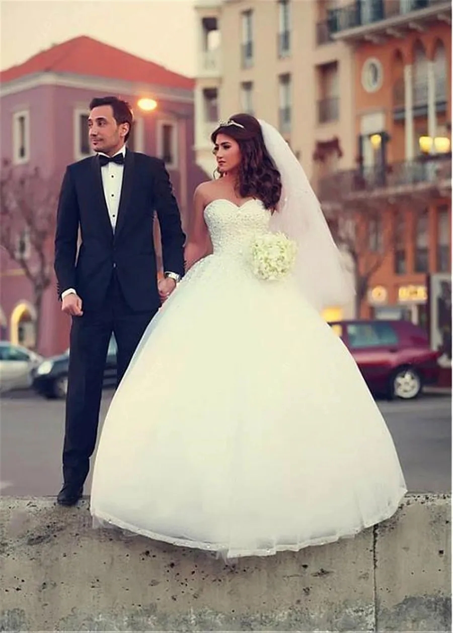 Brilliant Tulle Sweetheart Neckline Ball Gown Wedding Dresses with Beadings & Rhinestones Top Bridal Gowns robe soiree courte et chic