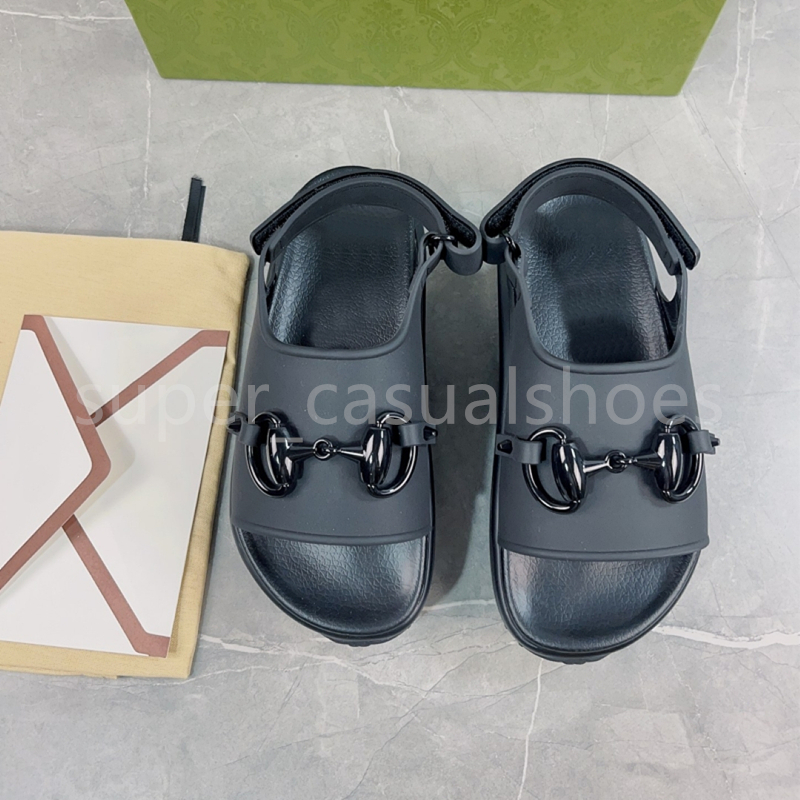 Sandálias de plataforma de designer de luxo com letras de metal logotipo fivela sandálias planas clássicas homens mulheres slides fivela casual aberto verão sandálias de praia tamanho 36-45