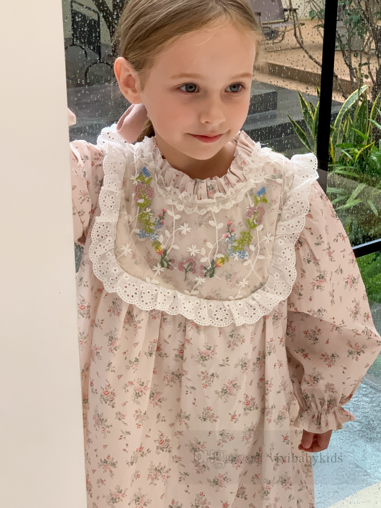 Kızlar çiçek baskılı fırfır yakalı uzun kollu elbiseler çocuklar dantel içi boş nakış prenses elbise 2024 bahar çocukları doğum günü partisi kıyafetleri z6307