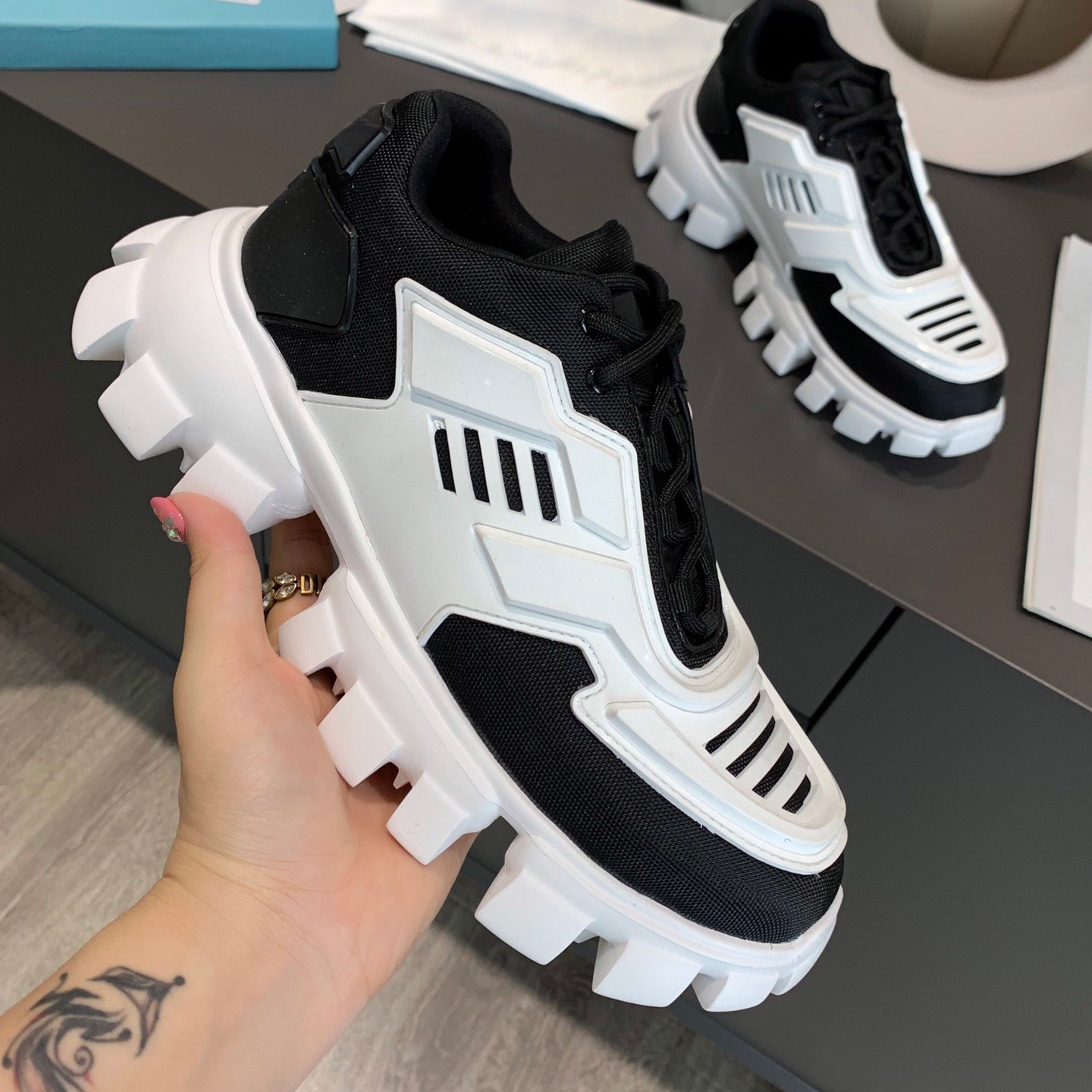 مصمم فاخر وصول رجال الأحذية Cloudbust Thunder Knitsneakers المدربين Rubberlow Cut Platform Sneakers Cloudbust Thunder Technic