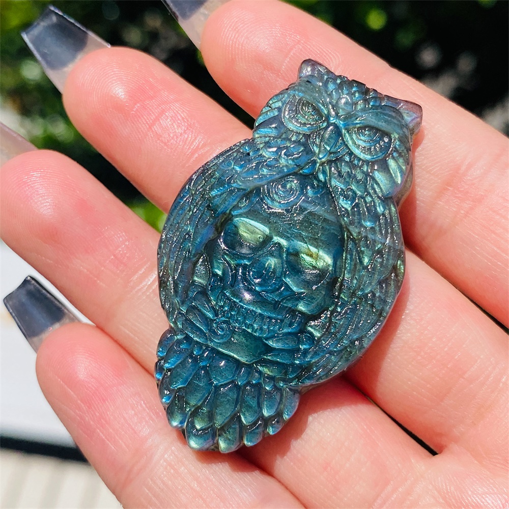 Natural Crystal Stone Labradorite Carving Skull Owl Quartz Crystal Gemstone Quartz Crystal Manual Carving Gift