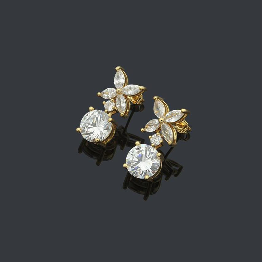 2023 Luxury Diamond Stud Branded Logo Grave Jewelry Lady Studs Trendy Designer örhängen rostfritt stål silver elagant kvinnor SMA328R