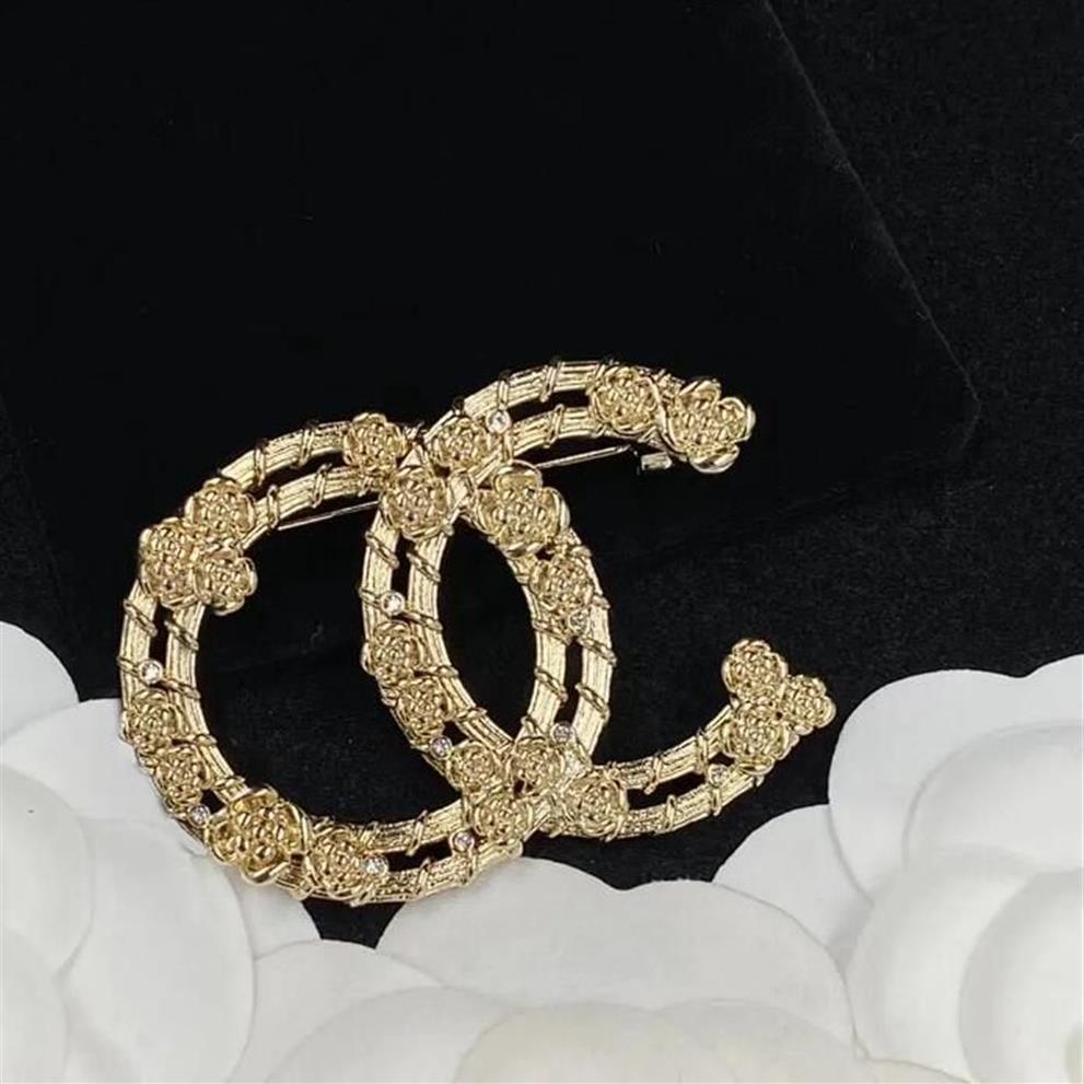 2023 C18K Goldplated Lotus Broş ile Rhinestone Sızdırmazlık Moda Soylu Broche Lüks Broş Tasarımcı Mücevherleri Yüksek Şişmanlık LA232V