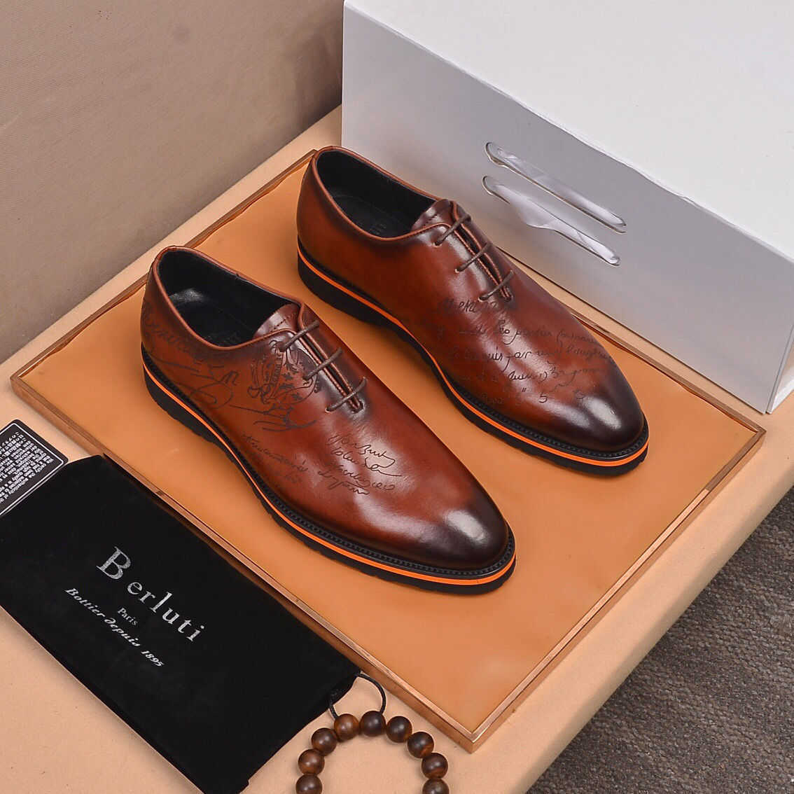 Designer Berluti klänningskor läder sneaker herrskor Berlut Bru Men's High End Quality Cow Shoes Business Dress Leather Shoes Casual One Kick Lazy Men's Shoes