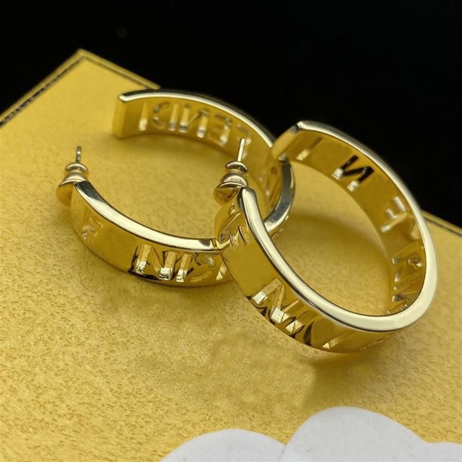 Gold Hoop örhängen med korrekt brev för Lady Women Party Wedding Lovers Gift Engagement Jewelry Bride301C
