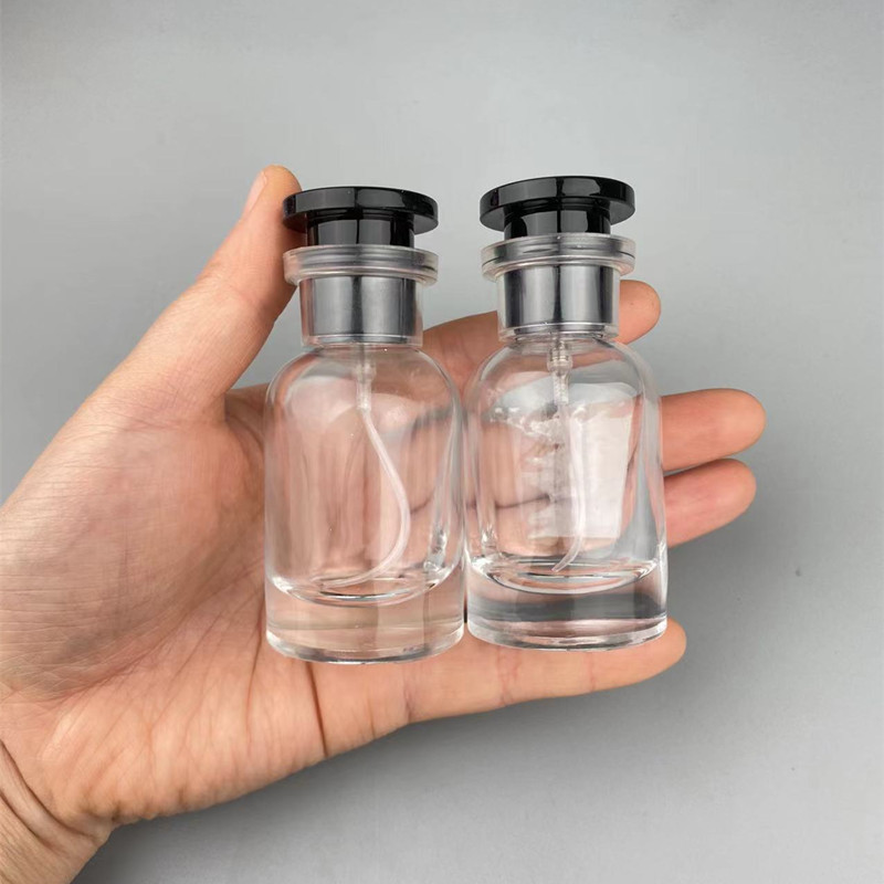 Atomizer parfymflaska 30 ml 50 ml tom runda doftåfyllningsbara containrar svartvitt lock kosmetisk förpackning transparent glas sparken dimmer doftflaskor