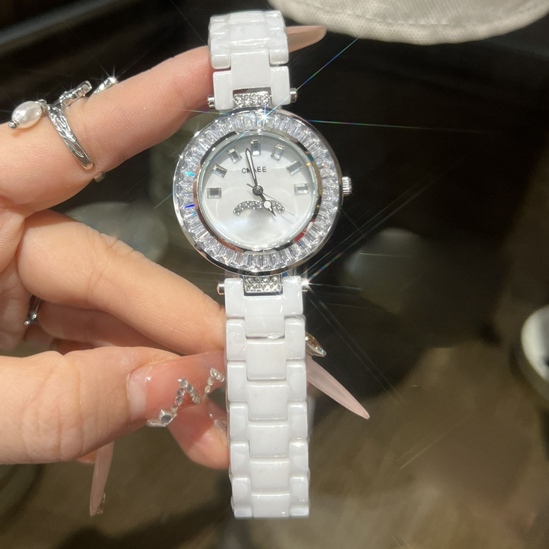 Kadınlar Tasarımcı Saat Diamond Ring Lüks Düğün Moda Trend Tasarımı Kuvars Hareket Saatleri