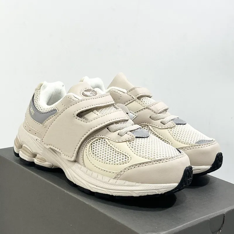 Barn springskor pojke sko 2023 autentiska nrb2002r småbarn sneakers trendiga barn sneakers för löpning och utomhusaktiviteter för barn stora barn sportskor