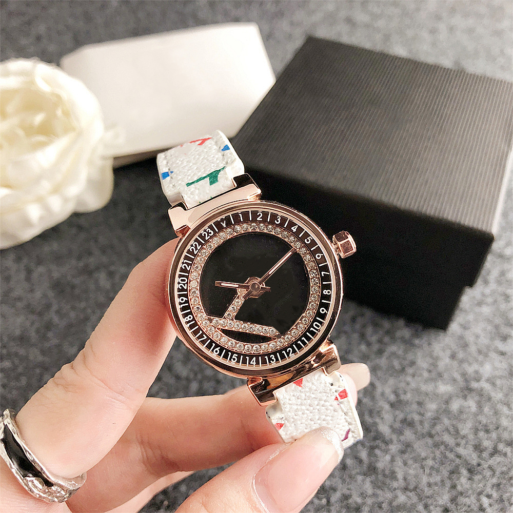 Mode Volledige Merk Horloges Vrouwen Meisje Diamant Draaibare Wijzerplaat Stijl Lederen Band Quartz Luxe Logo Klok L 102