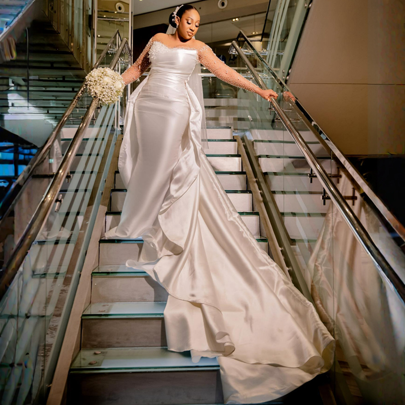 Abito da sposa a tromba di illusione taglie forti sposa sirena aso ebi a maniche lunghe al collo in rilievo il matrimonio in stile country africano CDW180