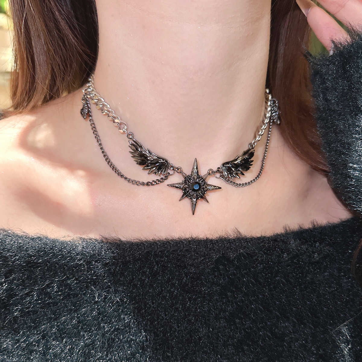 2024 ONTWERPERS Punk Dark Winged Starlight ketting voor dames Nieuw uniek ontwerp Licht luxe Eenvoudig en gepersonaliseerd High-end Hip Hop kraagketting