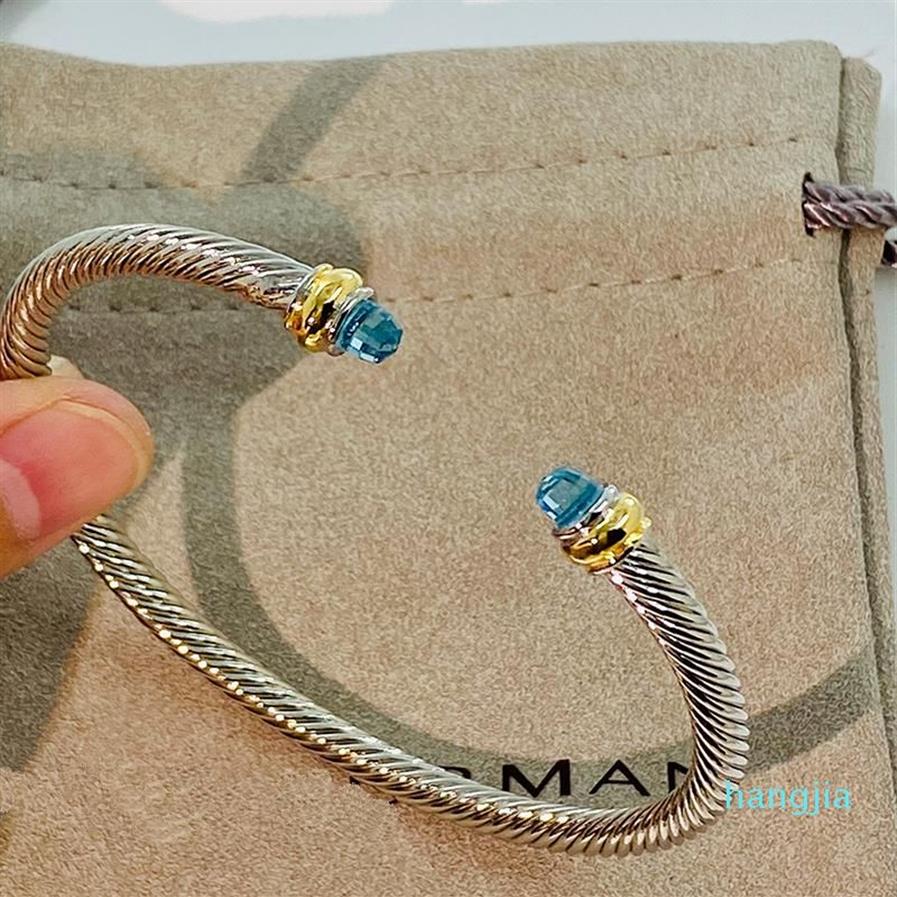 Pulsera Bangle Cable Classic Collection con topacio azul y ónix negro en oro amarillo de 18 quilates 303I