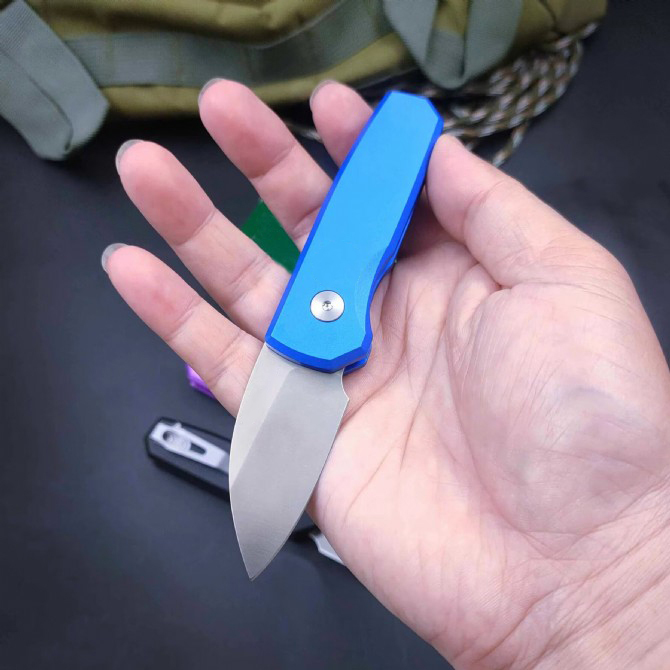 Specialerbjudande 5 Automatisk Tactical Knife S35VN Satin Blade Aviation Aluminium Handtaget utomhus camping vandring EDC Pocket Knives med detaljhandelslåda