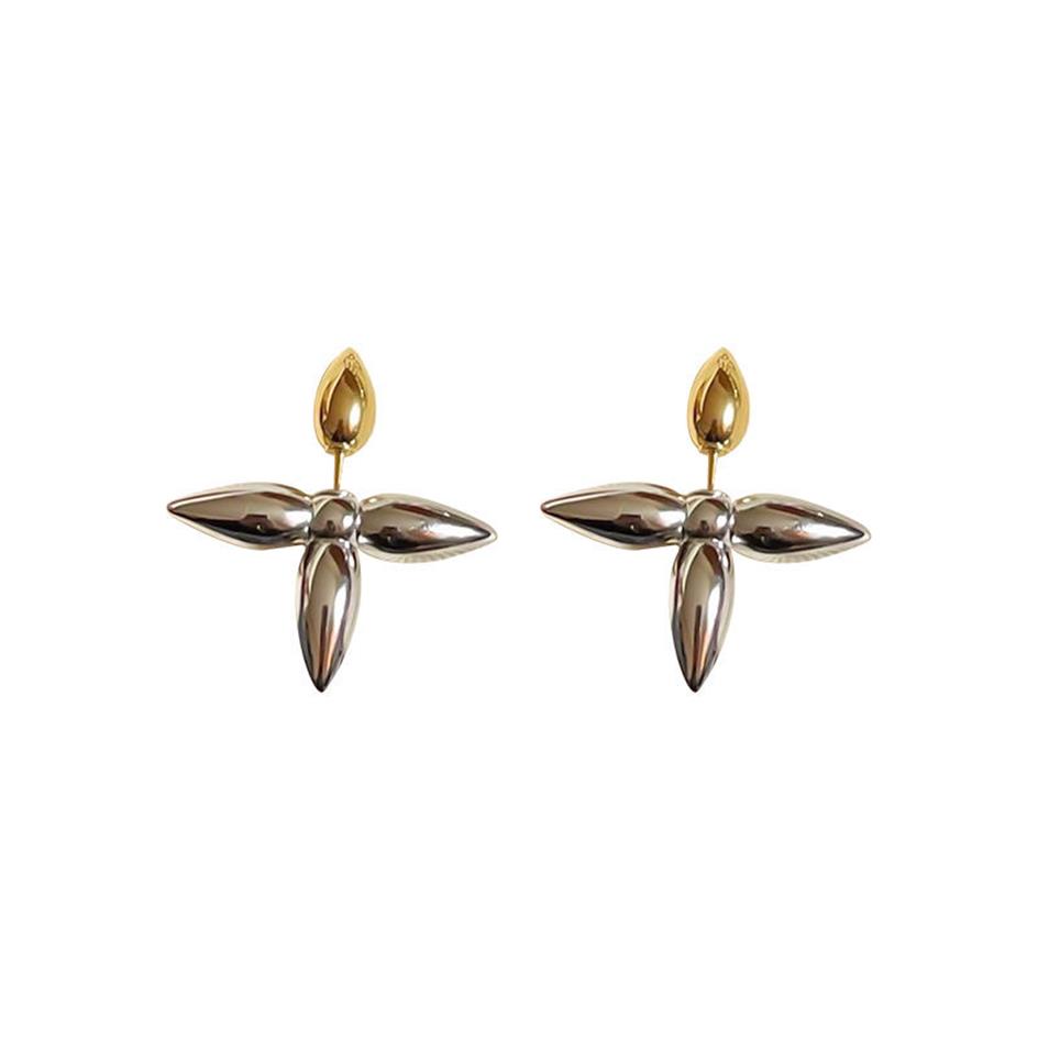 2022 Fashion Luxury Designer Jewelry Stud Femmes Boucle d'oreille Boucles d'oreilles Copper Gold plaqué Elegant Wing Charm Earrings Oreau New Style W260T