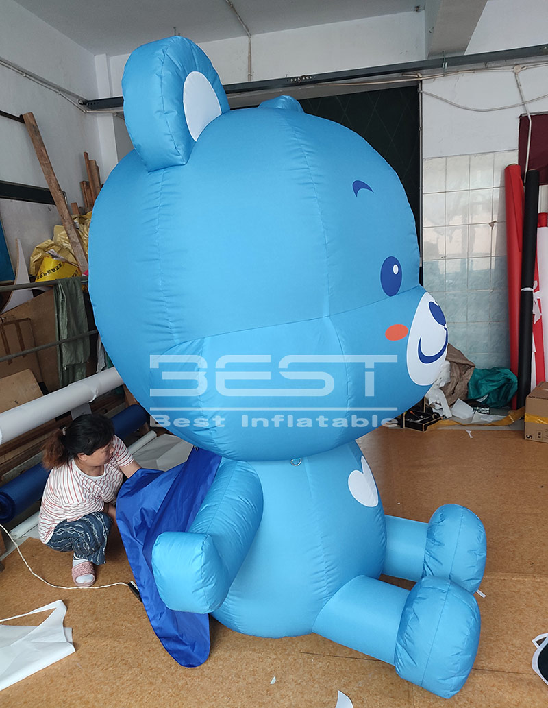 Aangepaste 6.5ft H Leuk blauw opblaasbaar beren cartoonmodel voor decoratie